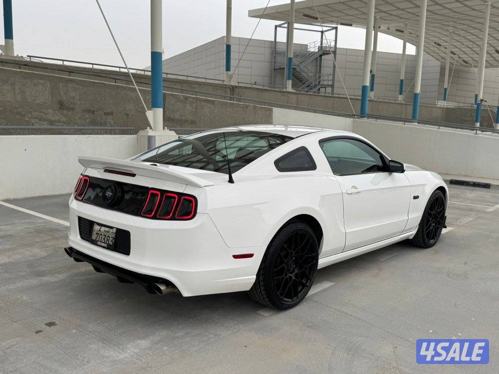 للبيع موستنق 2010 قير عادي 8 سلندر الفل ماعدا البانوراما2