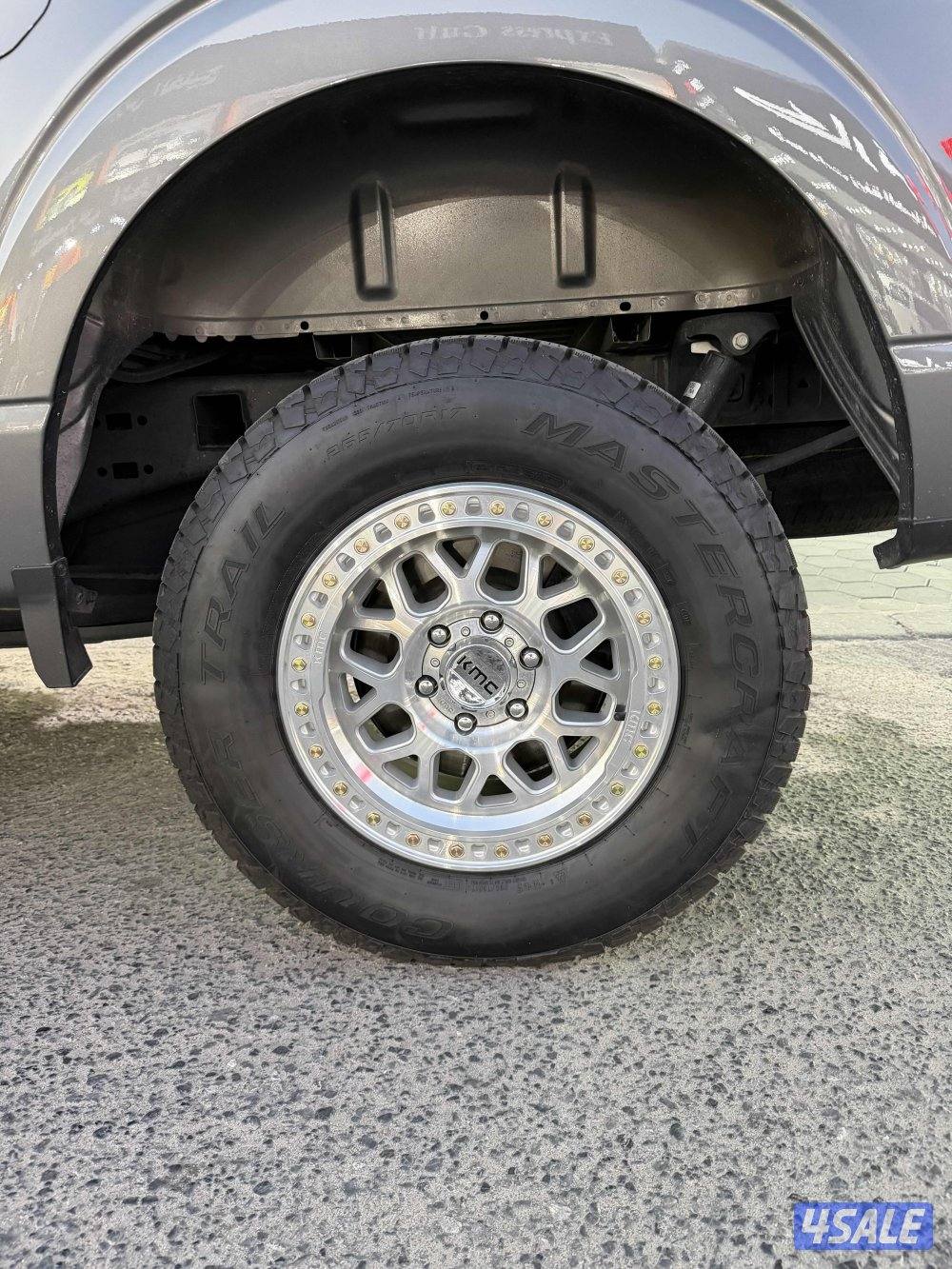 رنقات KMC اصلي مقاس ١٧ ٦ براغي نظاف جداً0