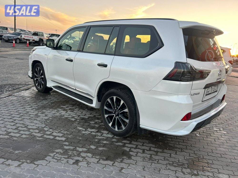 لكزس LX570 درجه اولى موديل 2016 ماشى 208.000 k.m وارد الخليج .صبغ2