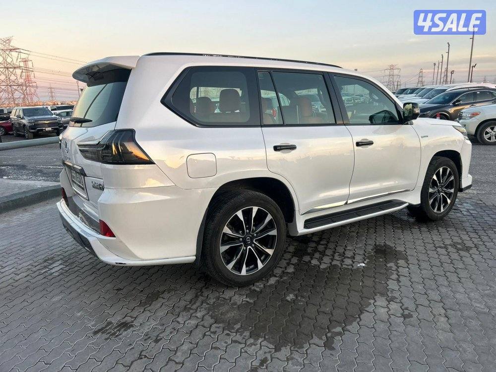 لكزس LX570 درجه اولى موديل 2016 ماشى 208.000 k.m وارد الخليج .صبغ3