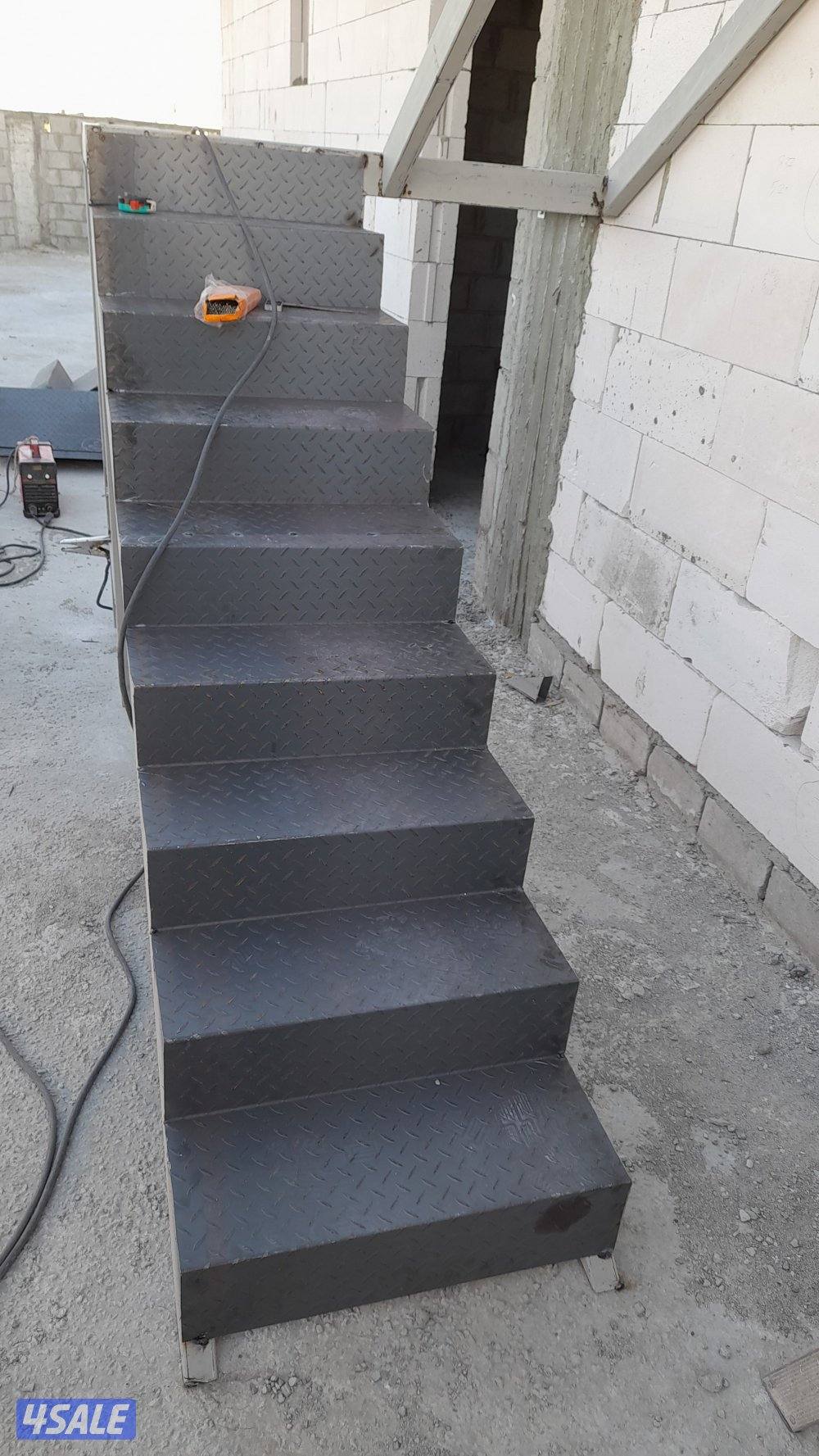 حداد مظلات خام خشبي غرفة مخازن جميع عمال حداده معلم باكستاني1