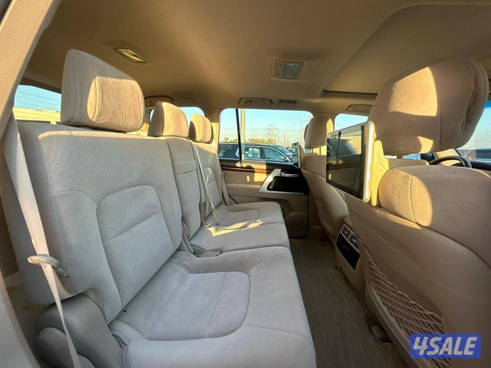 تويوتا لاندكروزر 5.7 VX.R -V8  موديل 2018 ماشى 357.000 k.m  واردالخليج4