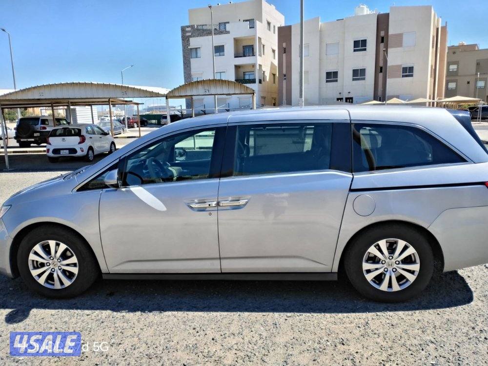 2016 well maintained, sunroof, camera back &side, Electric Doors2