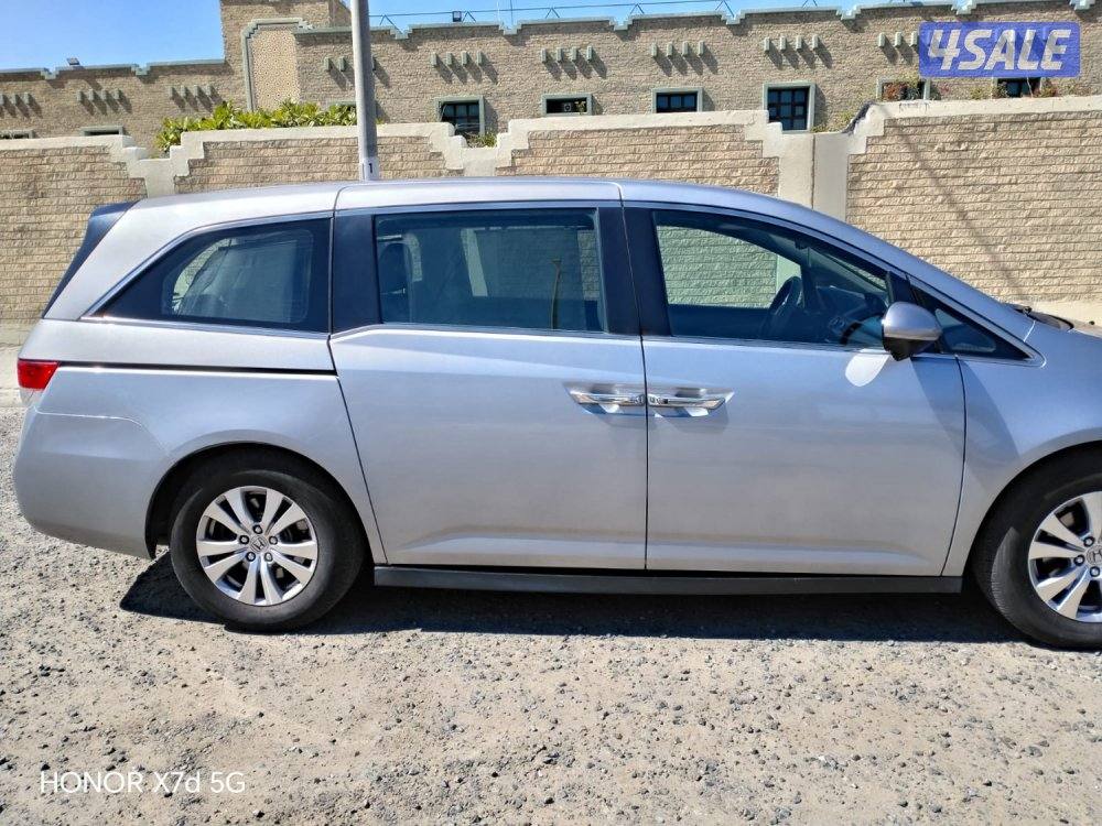 2016 well maintained, sunroof, camera back &side, Electric Doors4