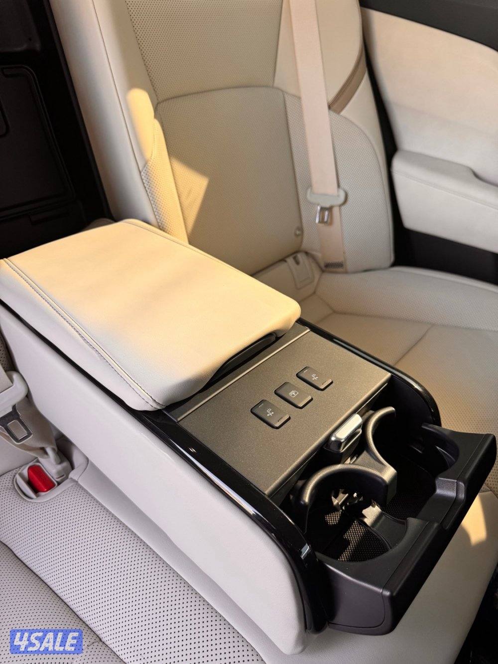 تـويـوتا كـراون اعلـى صنـف الدرجـة الاولـى11