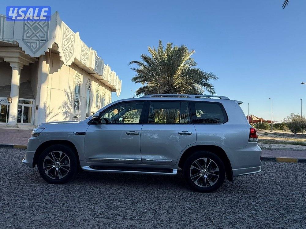 لاند كروز VXRSالساير 2020 بحاله نادره عداد 113 الف1