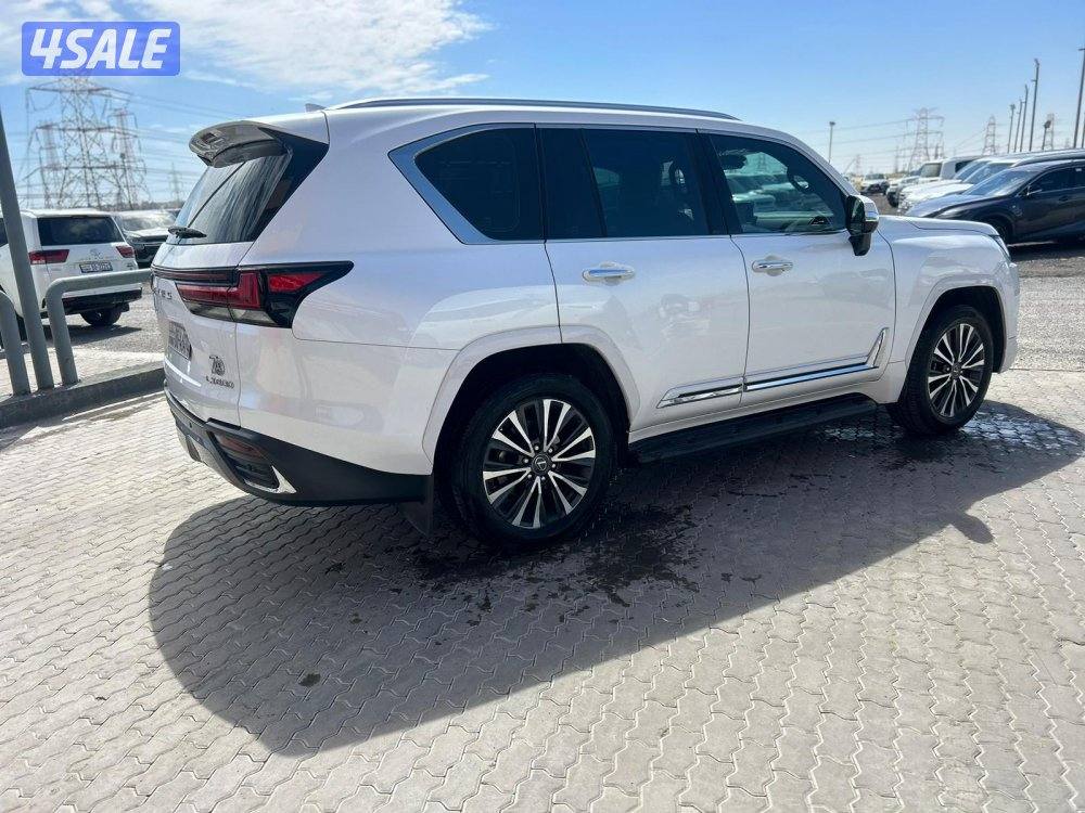 لكزس LX600 درجة ثانيه  twinturbo .V6 موديل 2024 ماشى 105.000 k.m3