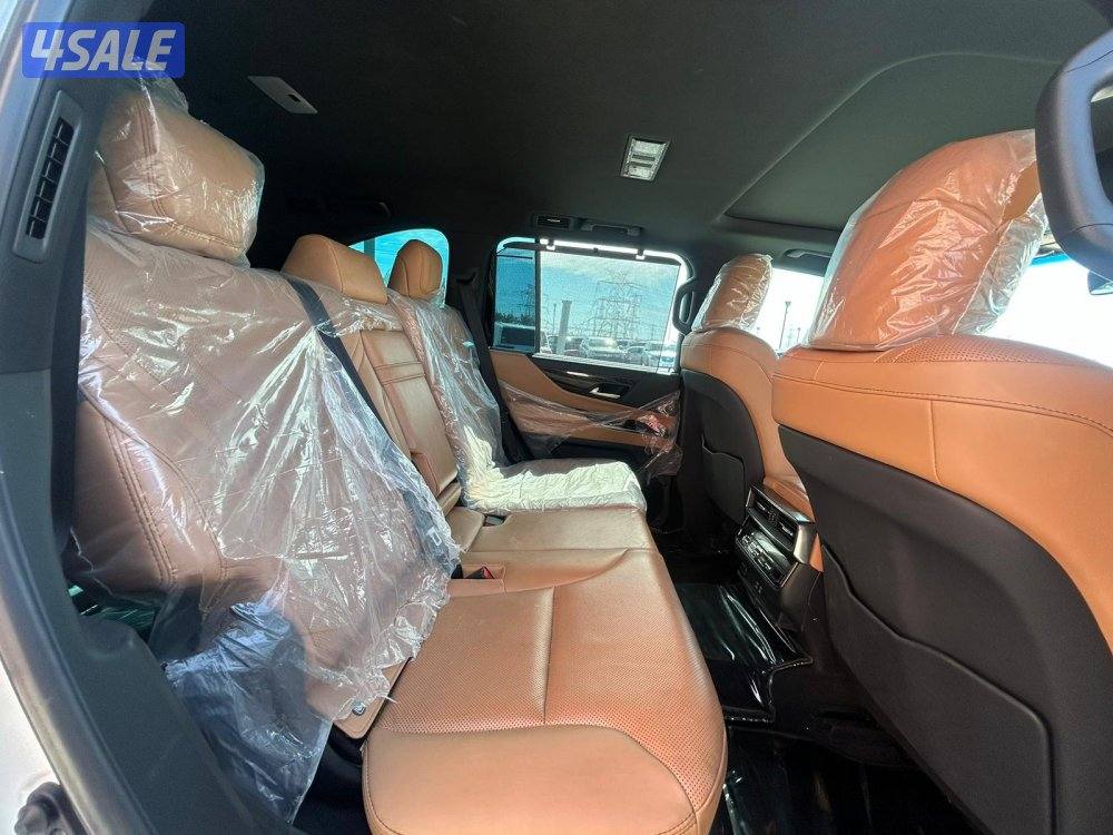 لكزس LX600 درجة ثانيه  twinturbo .V6 موديل 2024 ماشى 105.000 k.m4