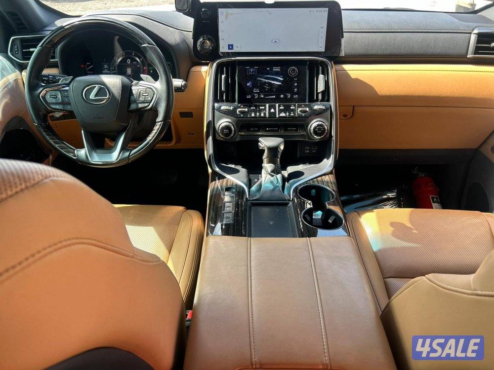 لكزس LX600 درجة ثانيه  twinturbo .V6 موديل 2024 ماشى 105.000 k.m7