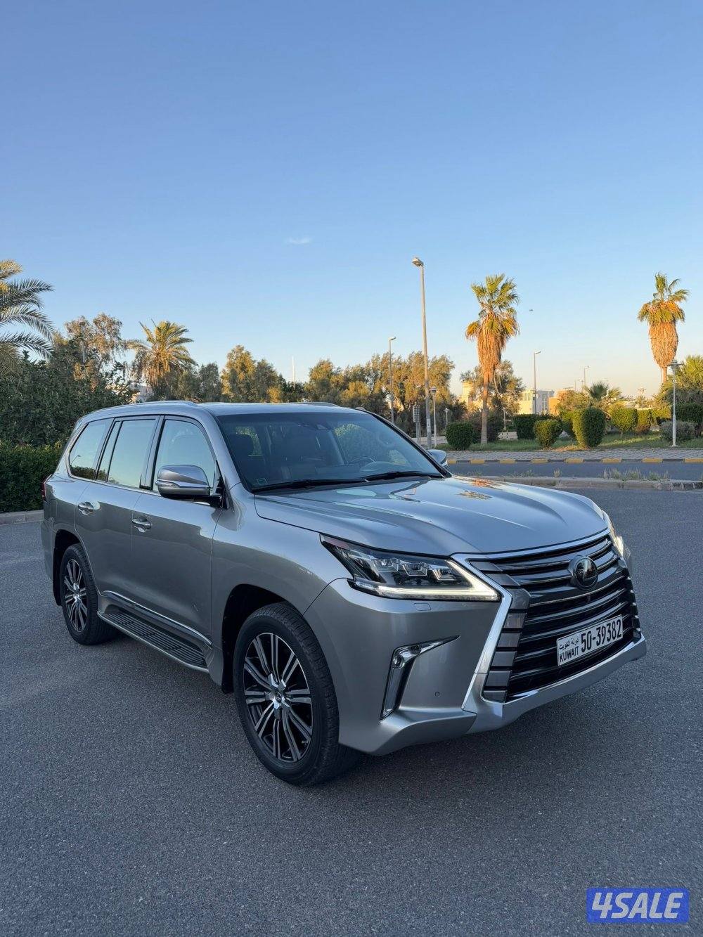 لكزس LX570 الساير 2018 درجه اولى بحاله نادره عداد 70 الف2