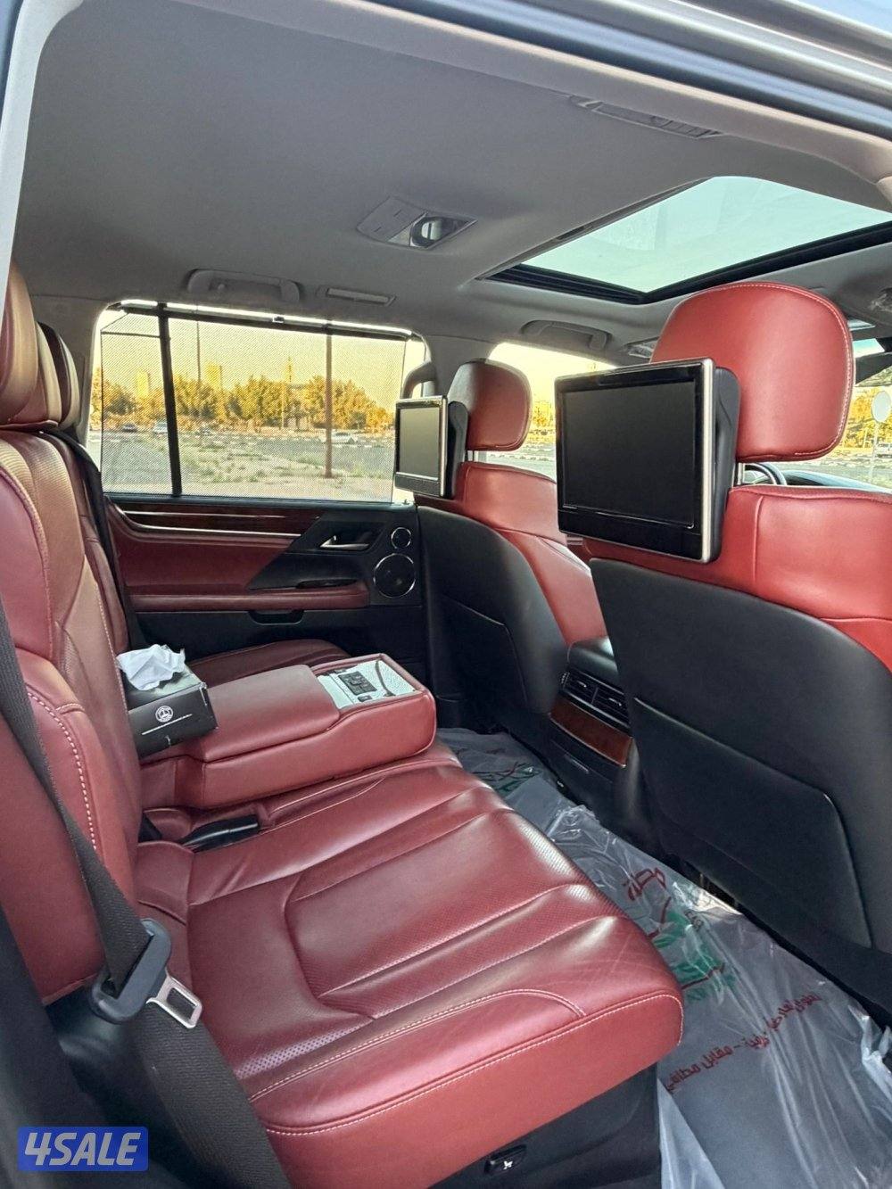 لكزس LX570 الساير 2018 درجه اولى بحاله نادره عداد 70 الف5