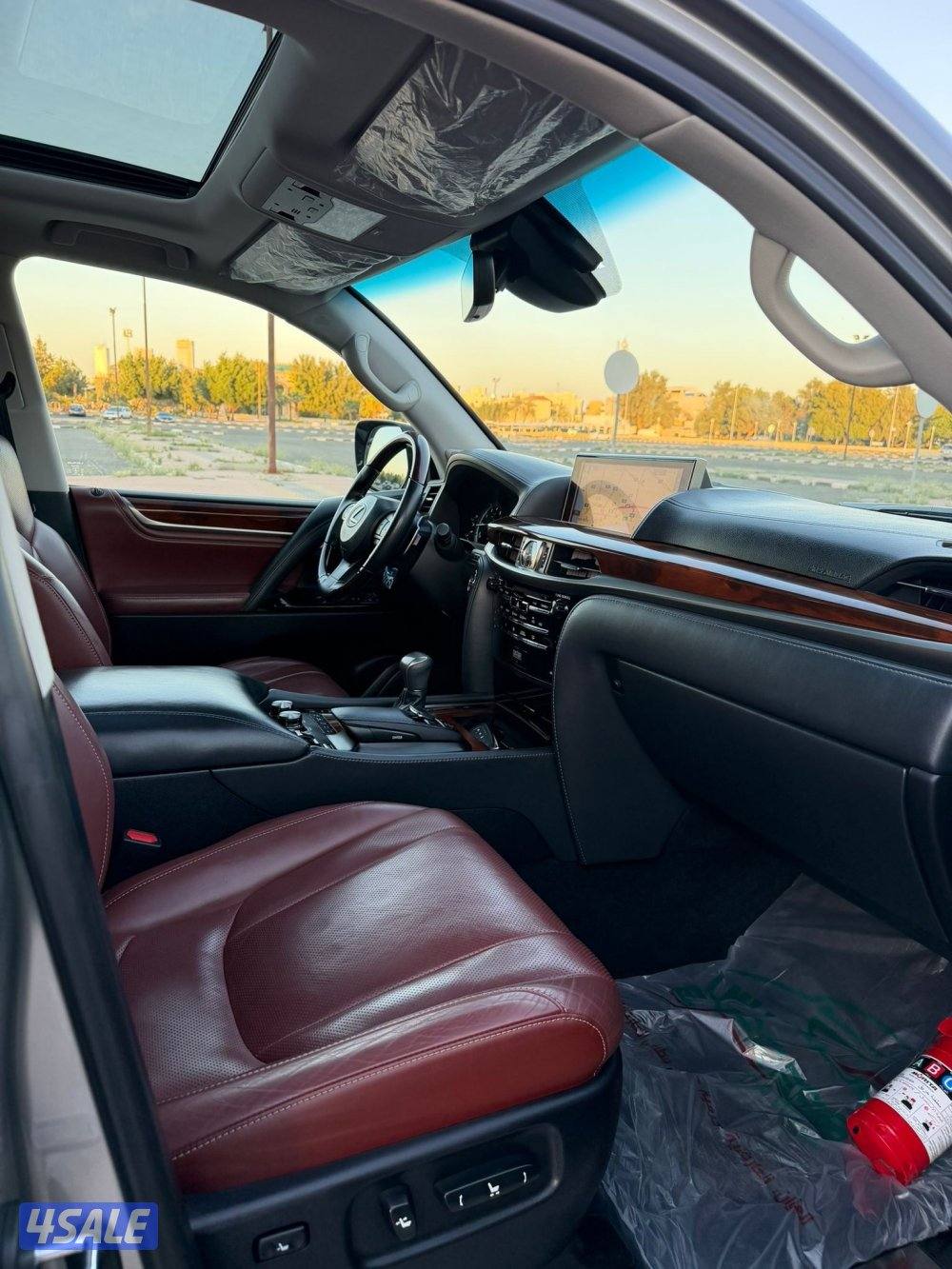 لكزس LX570 الساير 2018 درجه اولى بحاله نادره عداد 70 الف6