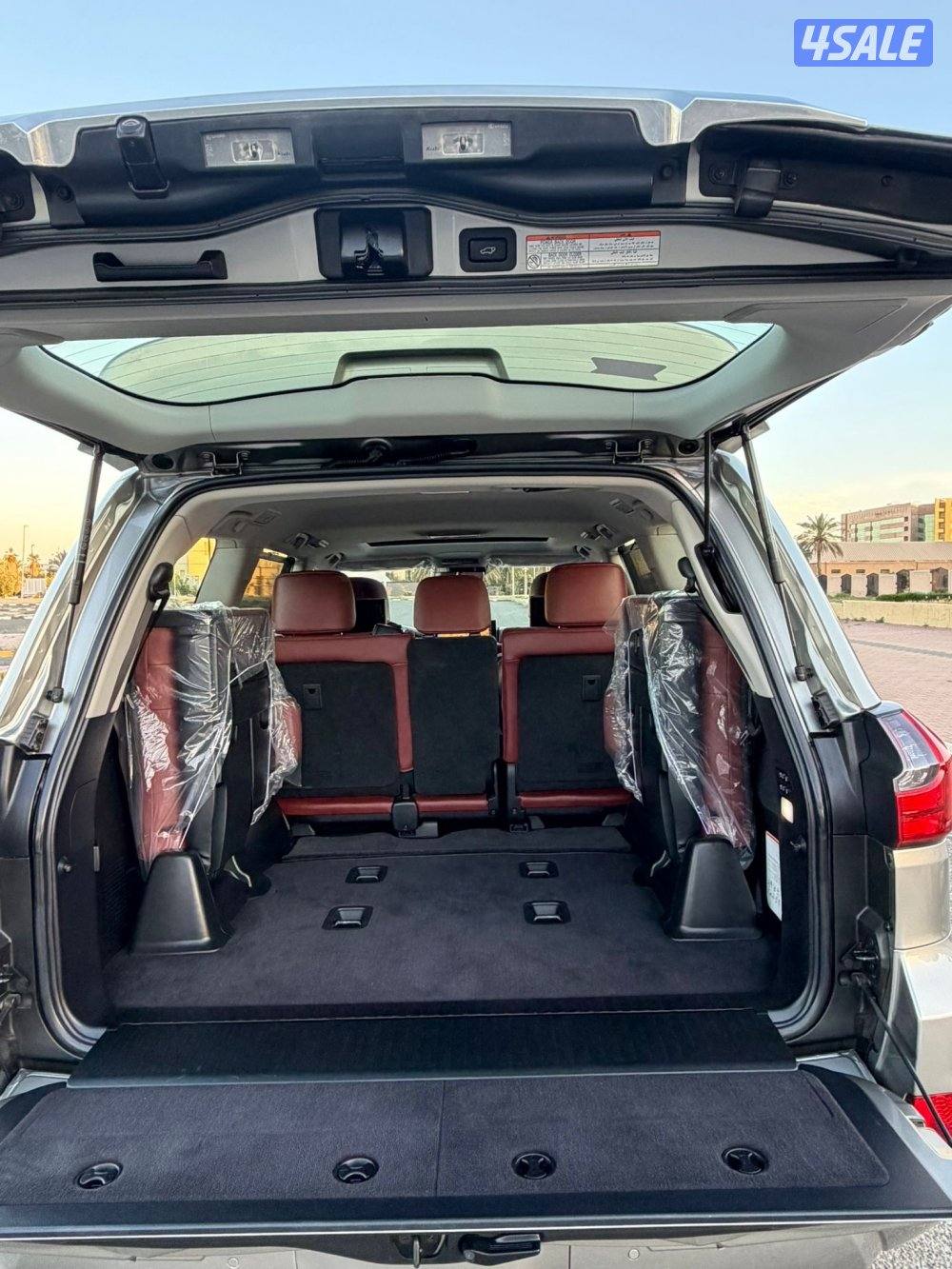 لكزس LX570 الساير 2018 درجه اولى بحاله نادره عداد 70 الف8