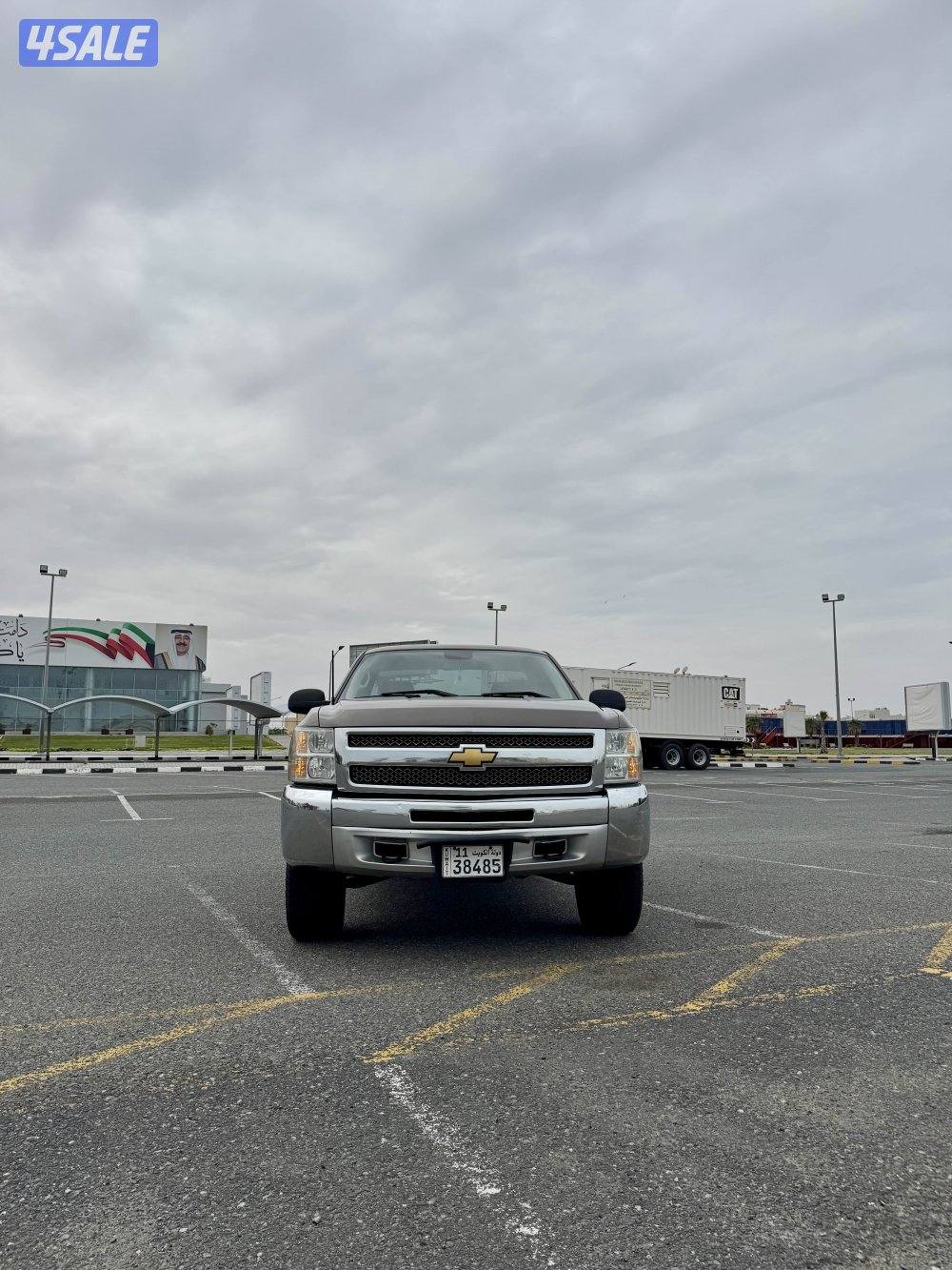 للبيع وانيت سلفرادو  20122