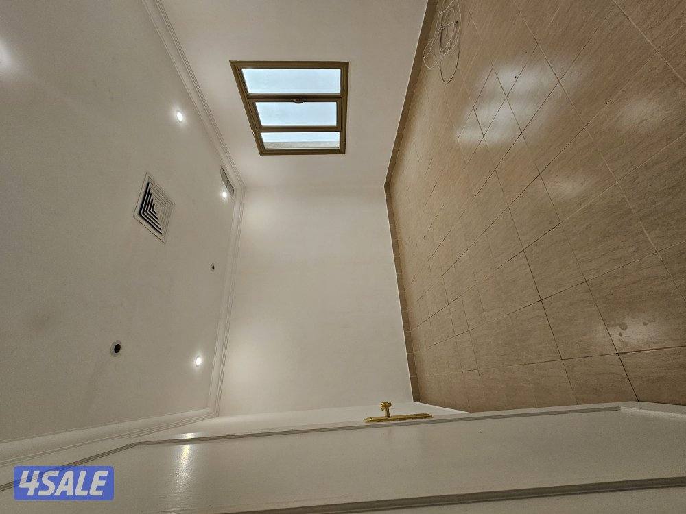 للايجار شقتين فنيطيس لامانع العقد باسم سيده شهر٤فري4