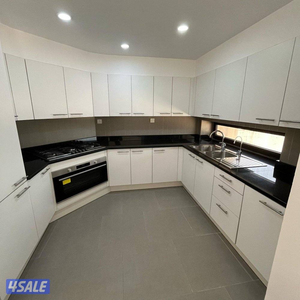 شقة نصف مفروشة إطلالة بحرية مباشرة للإيجار في بنيد القار2