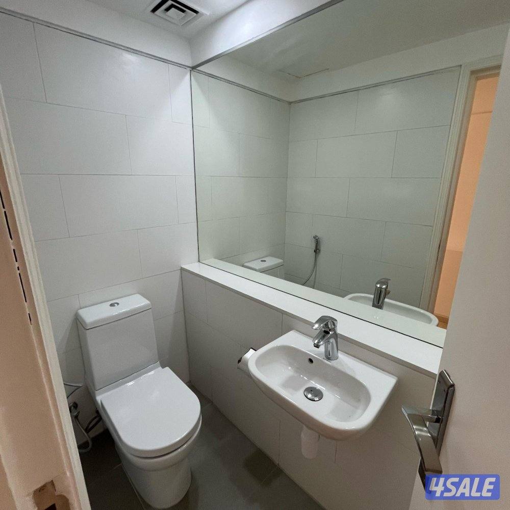 شقة نصف مفروشة إطلالة بحرية مباشرة للإيجار في بنيد القار3