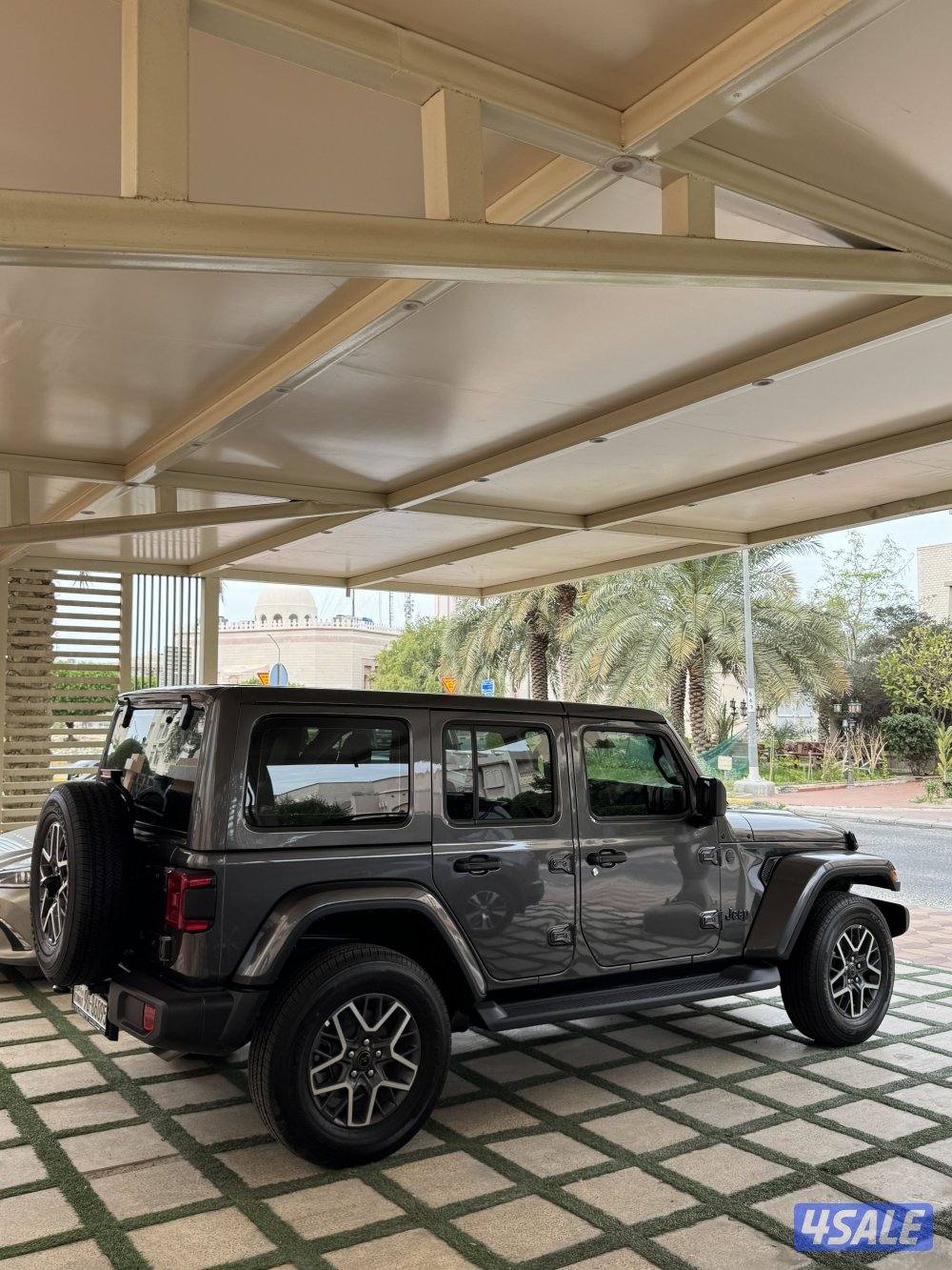 للبيع جيب رانقلر sahara جديد1