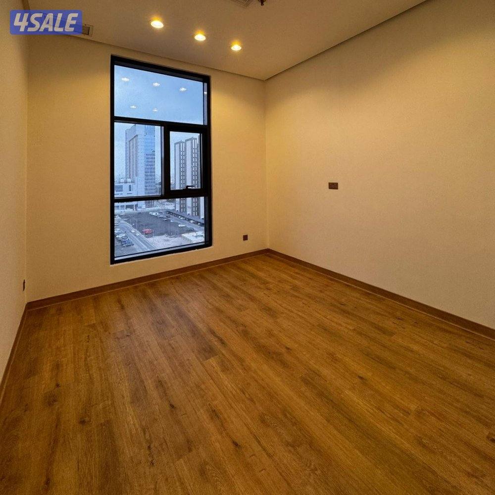 شقة مع بلكونة للإيجار في صباح السالم2