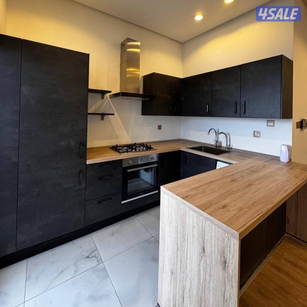 شقة مع بلكونة للإيجار في صباح السالم3