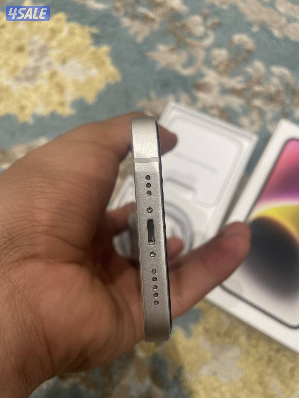 للبيع ايفون 14 عادي جديد بطاريه 100 ومعا كفاله سنه من الغانم 128 جيجا2