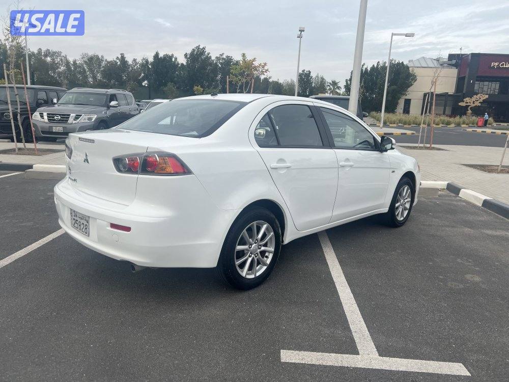 ميتسوبيشي لانسر ٢٠١٦  بحالة ممتازة  بيعة سريعة ٩٥٠. دينار0