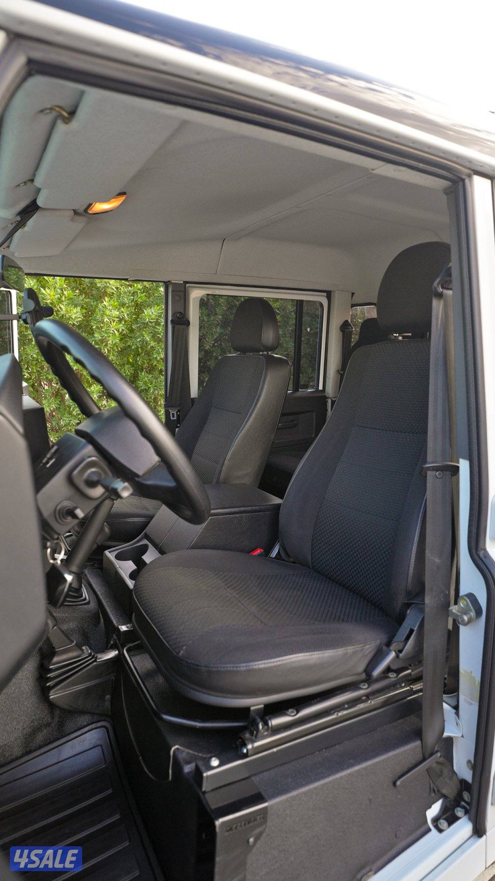 Land Rover defender 130 pickup 201511