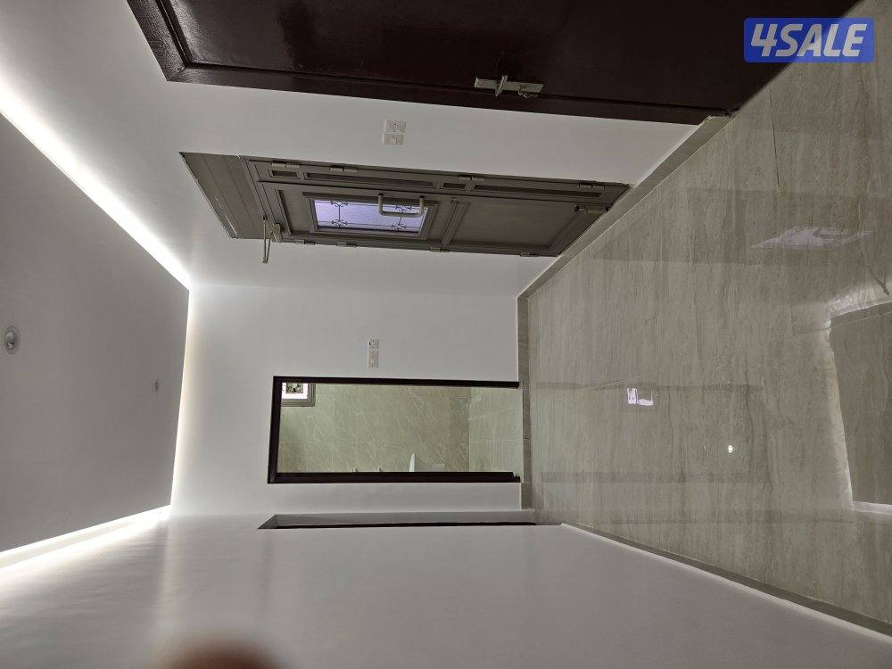 شقه مع روف للإيجار0