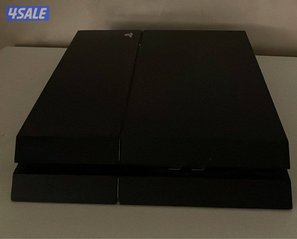 سوني فور استعمال نضيف معى ملحقاتها من وايرات و يددتين0