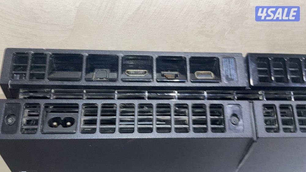 سوني فور استعمال نضيف معى ملحقاتها من وايرات و يددتين1