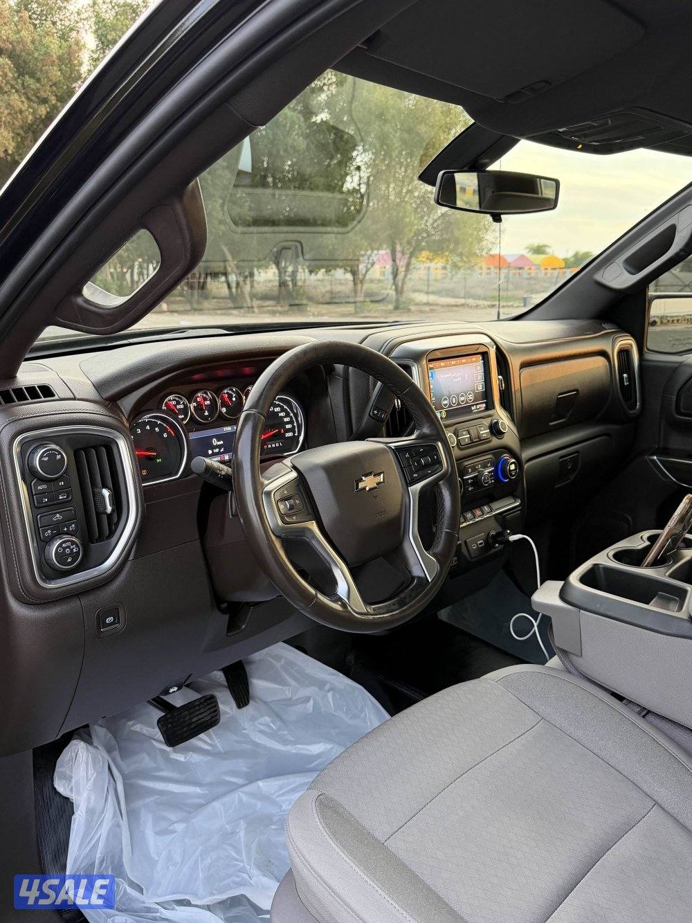 للبيع وانيت سلفرادو باب ونص LT 2019 ماشي 265الف دبل قير وارد الغانم2