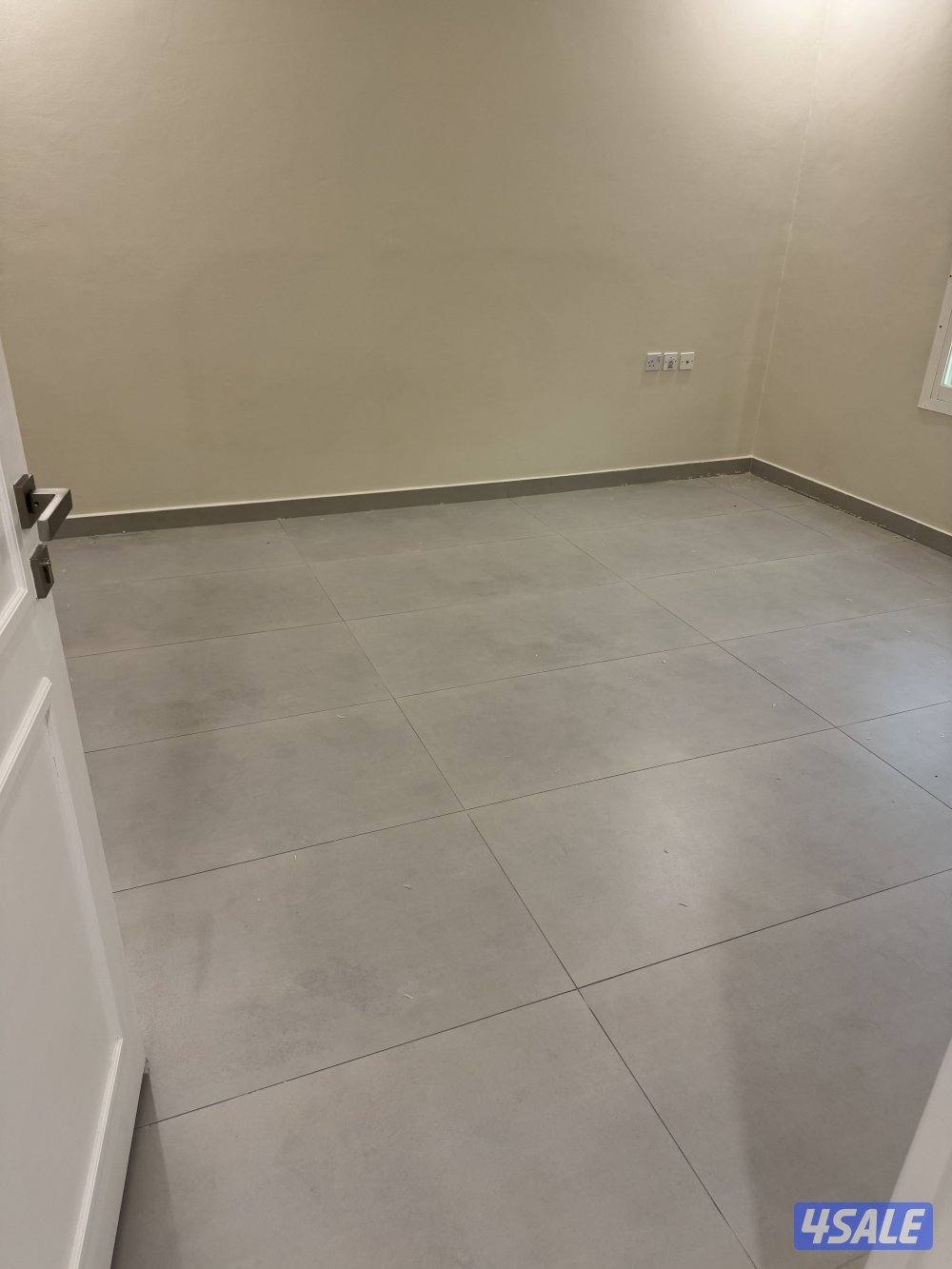 للايجار شقه في حطين ٣ غ وصاله مطبخ ٢ حمامين الدور الاول مصعد شتر0