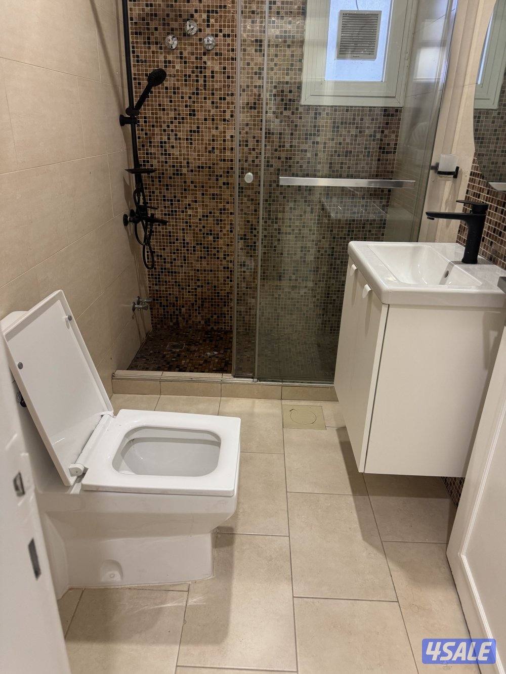 للايجار شقه في حطين ٣ غ وصاله مطبخ ٢ حمامين الدور الاول مصعد شتر1