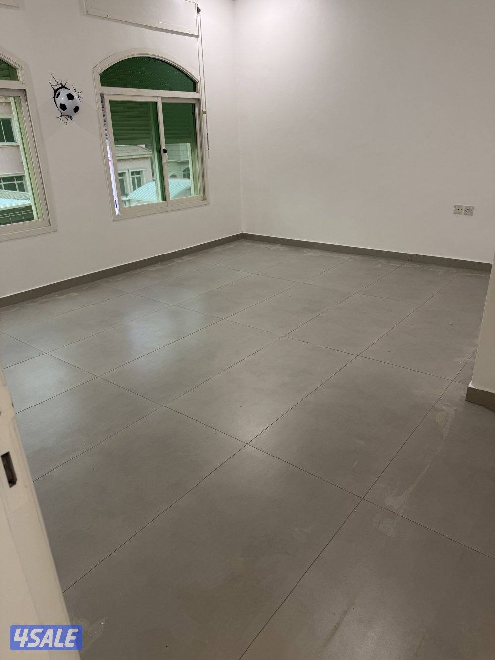 للايجار شقه في حطين ٣ غ وصاله مطبخ ٢ حمامين الدور الاول مصعد شتر2