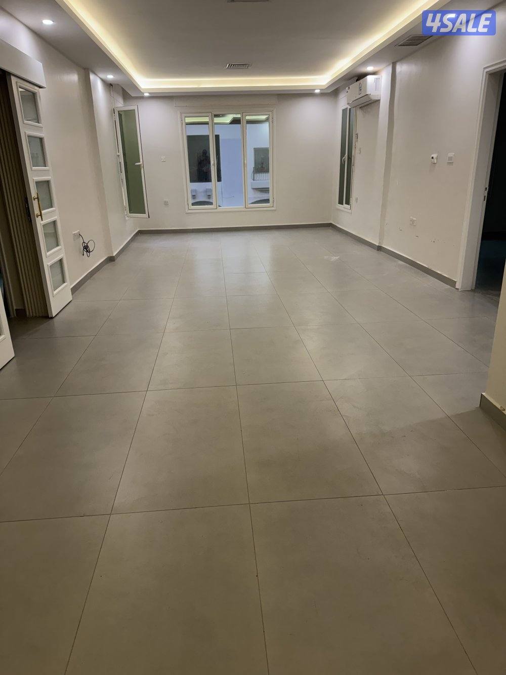 للايجار شقه في حطين ٣ غ وصاله مطبخ ٢ حمامين الدور الاول مصعد شتر3