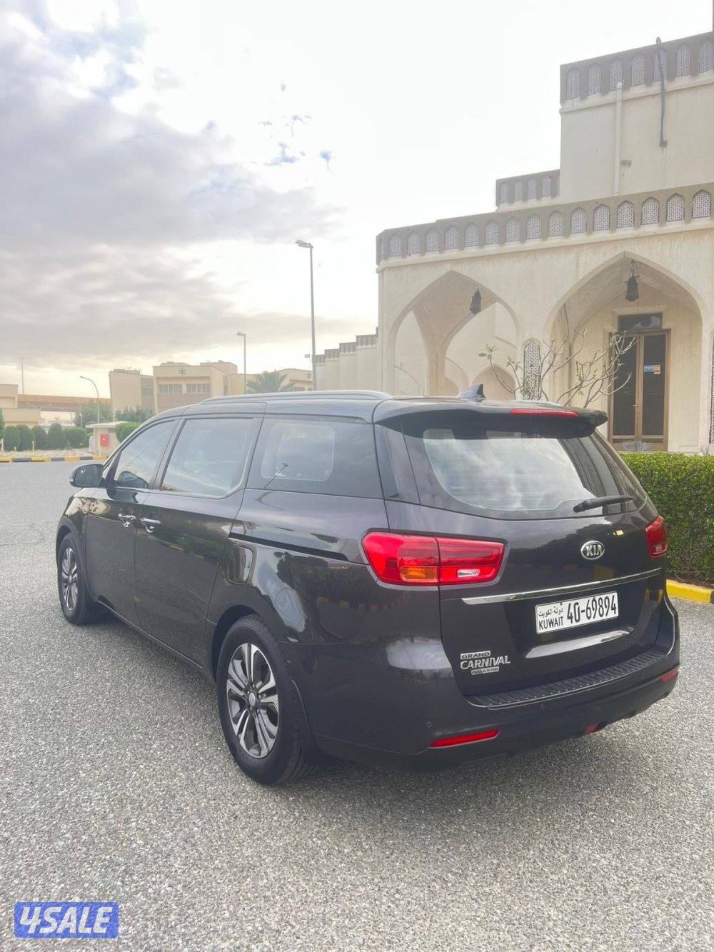 كيا كرنفال بحاله الوكاله عداد 55 الف صبغ الوكالة2
