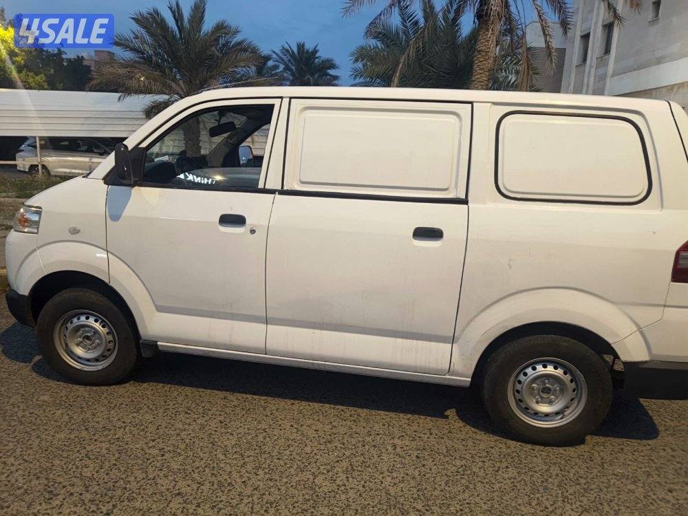 للبيع عدد ٢ سياره غسيل سيارات مجهزه مع العماله ومسئول الرد3