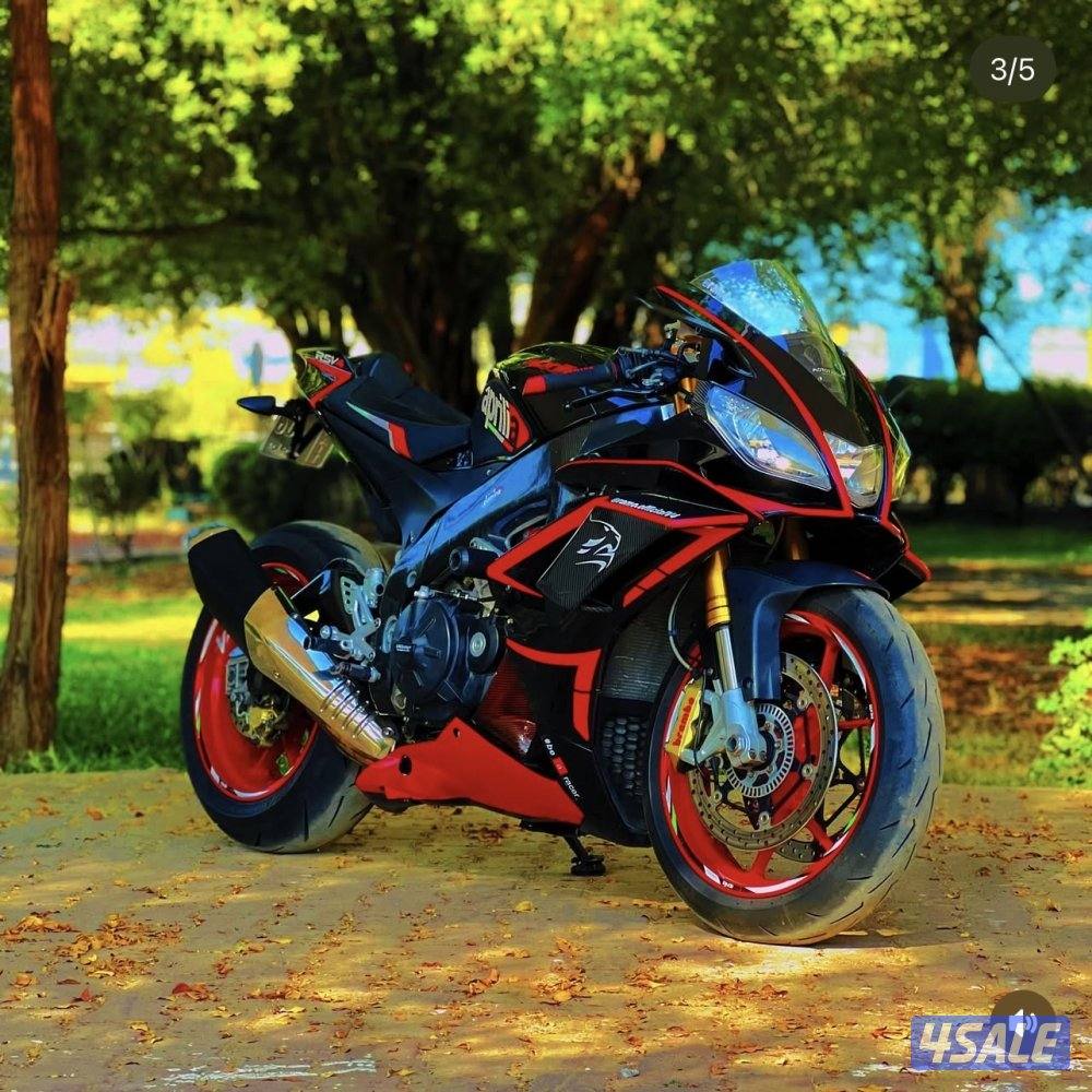 Aprilia RSV4 1100 factory 20120