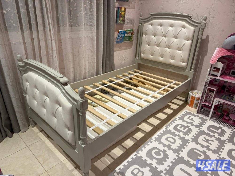 🔥 Pottery Barn Kids Bed – Quick Sale 🔥1
