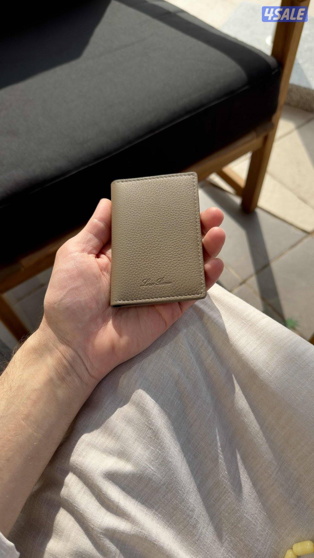 للبيع بوك لور بيانا البوك كانه جديد استخدام يومين3