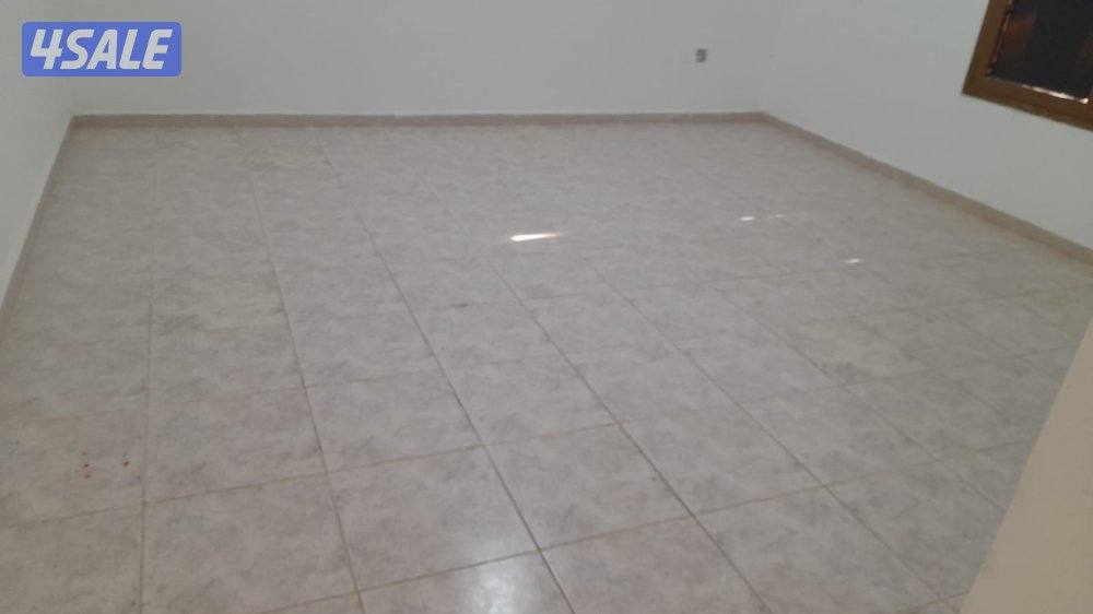 للايجار بيت مجدد بالكامل بصباح الاحمد شارعين3