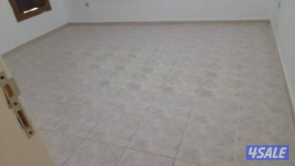 للايجار بيت مجدد بالكامل بصباح الاحمد شارعين5