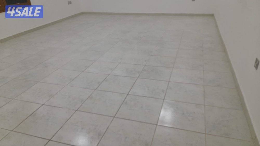 للايجار بيت مجدد بالكامل بصباح الاحمد شارعين8