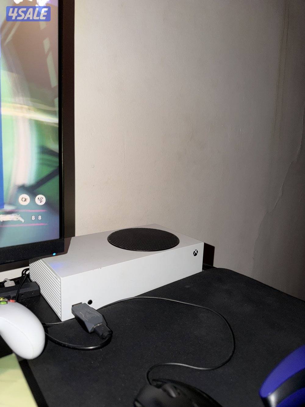 اكس بوكس سيرس اس للبيع استعمال ٣ اشهر مع قطعه ابيكس XIM apex0