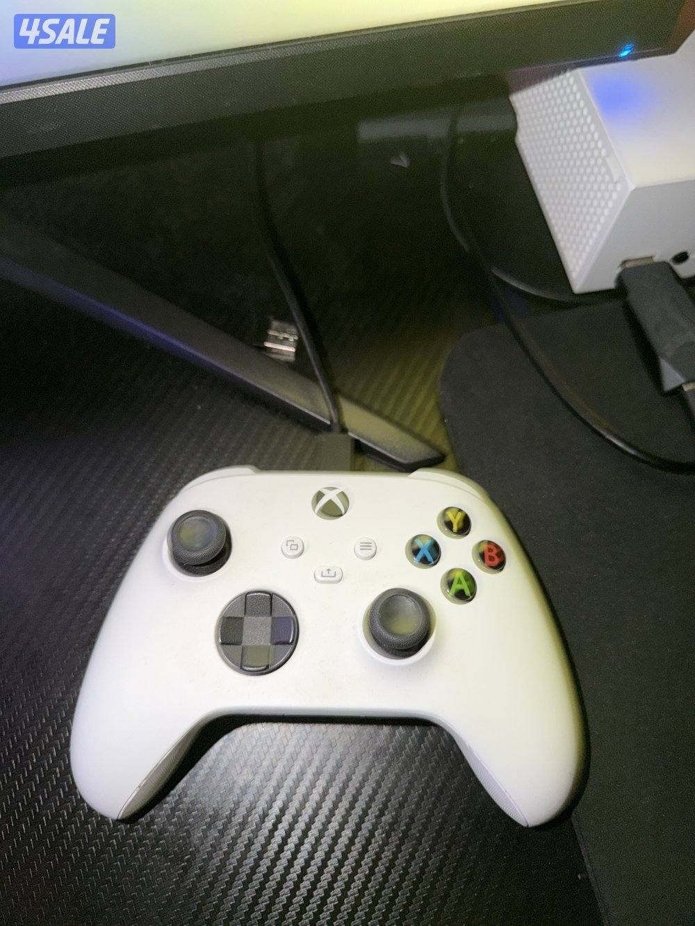 اكس بوكس سيرس اس للبيع استعمال ٣ اشهر مع قطعه ابيكس XIM apex1