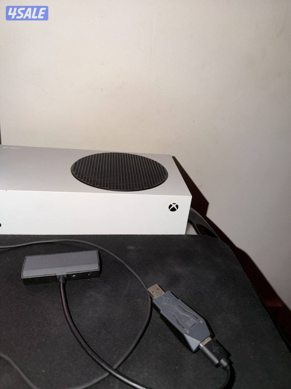 اكس بوكس سيرس اس للبيع استعمال ٣ اشهر مع قطعه ابيكس XIM apex2