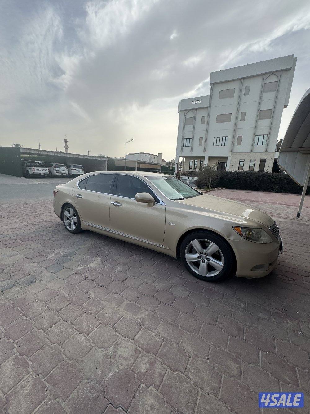 ‏لكزس ٤٦٠  لار ج  لون الدهبي7