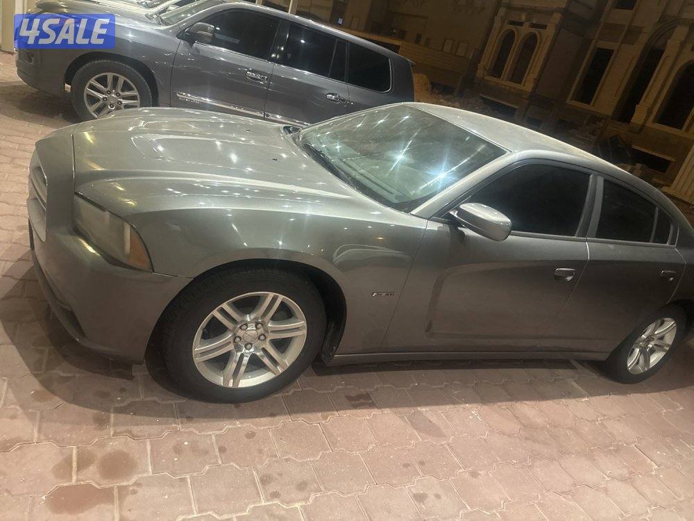 دوج شارجر موديل 2011 صبغ الوكاله 6 سلندر ماشي 300 نظيف شرط الفحص2