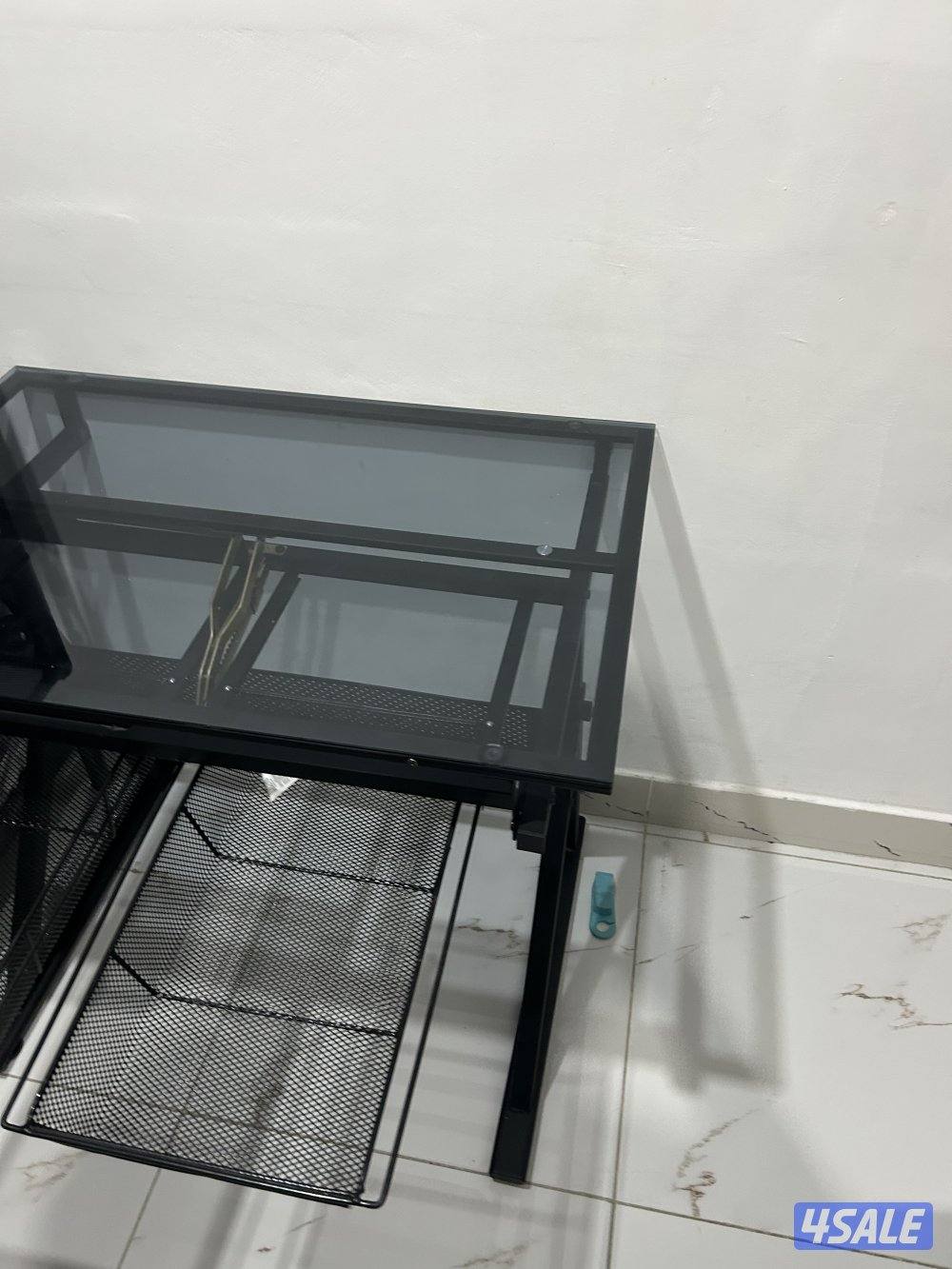 طاوله مكتب و كرسي قيمينق0