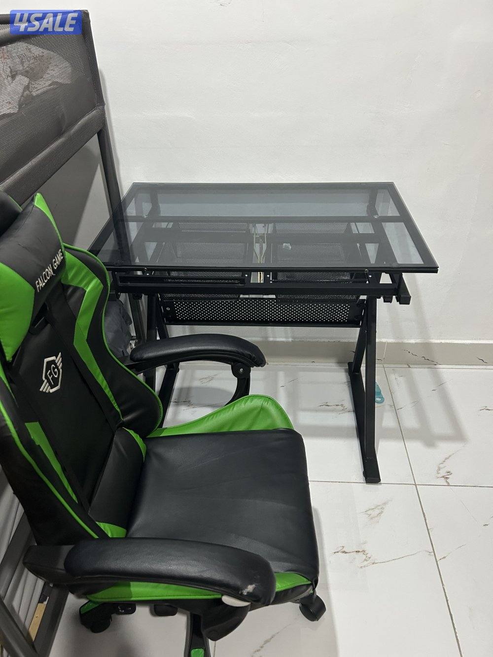 طاوله مكتب و كرسي قيمينق1